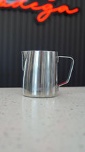 Load image into Gallery viewer, Caruela Pitcher
